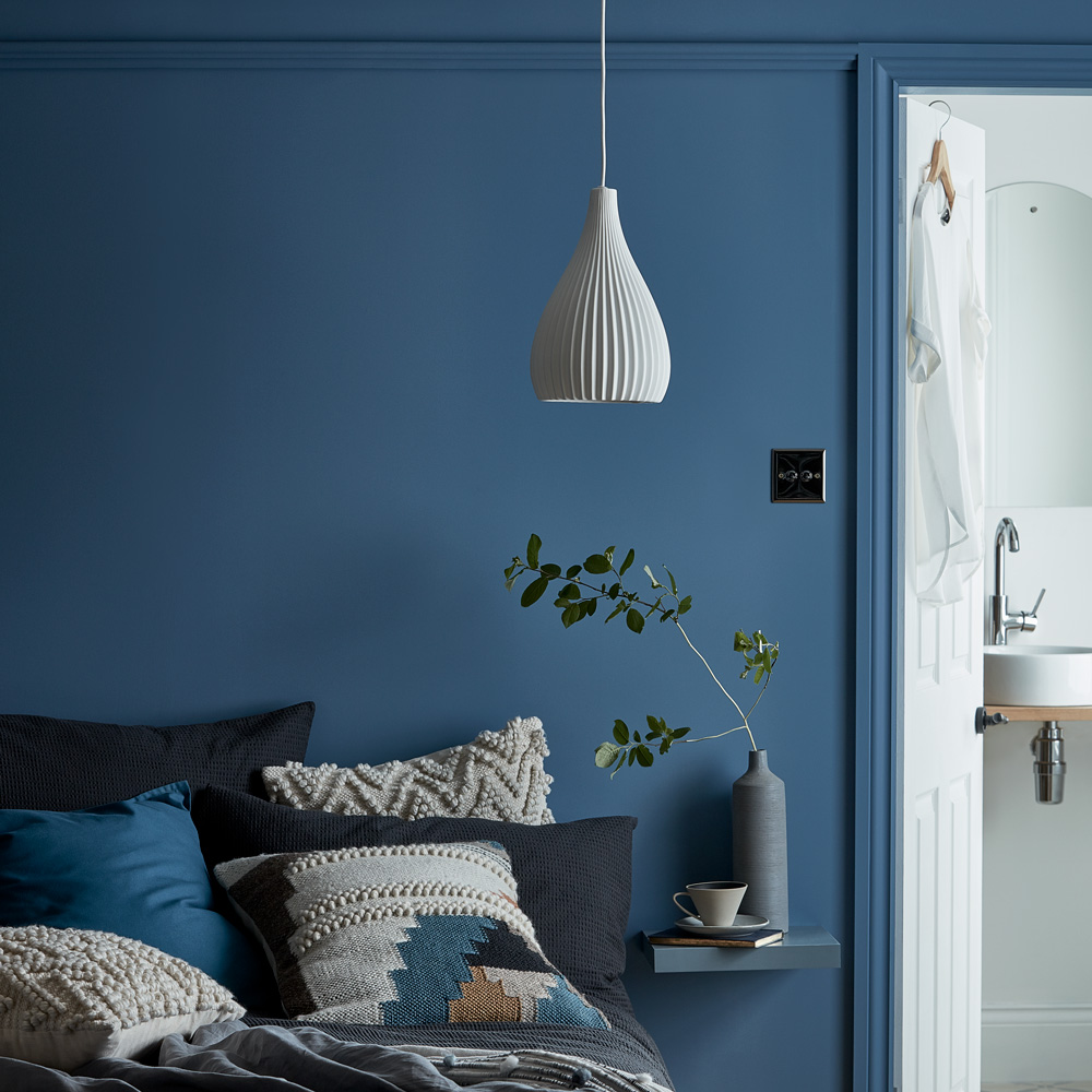 interior design blue wall